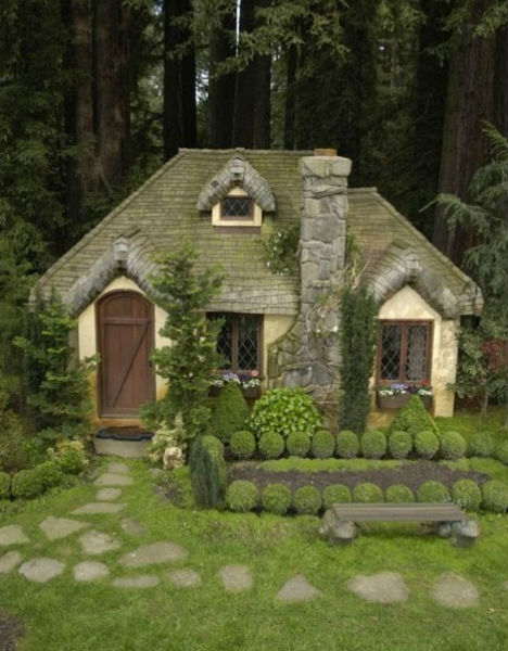 fairytale-cottages-picturesque-garden