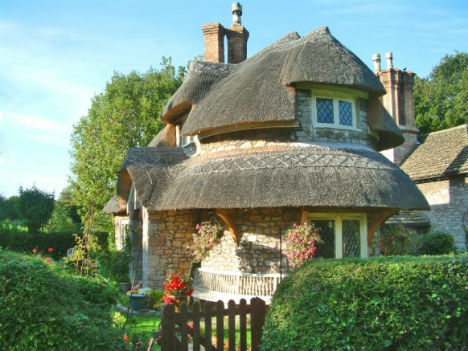 fairytale-cottages-rounded-stone