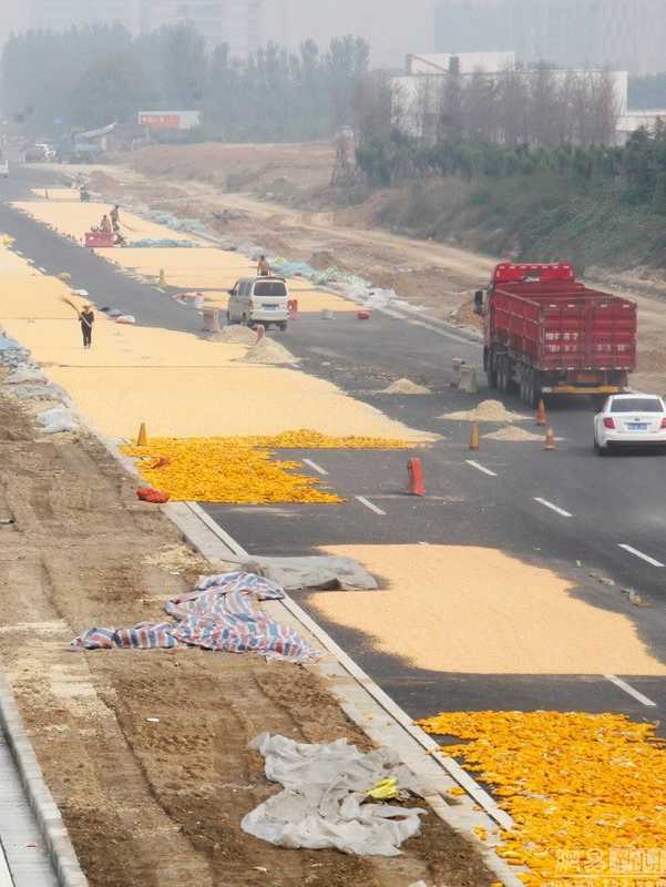 China’s Corn Farmers Impound The Pavement