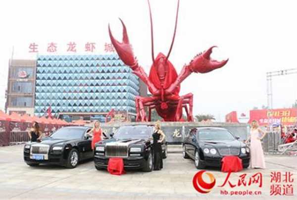 China giant crayfish statue