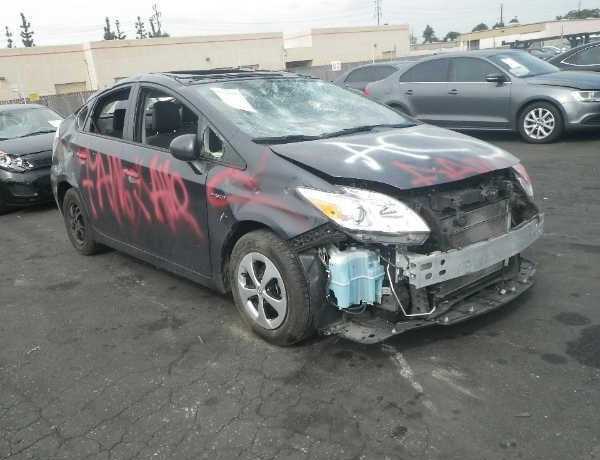 abandoned-electric-car-prius1a
