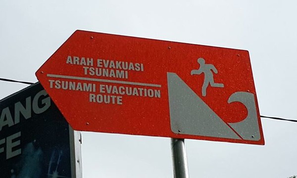 It’s A Tidalist: 10 Wet & Wild Tsunami Warning Signs